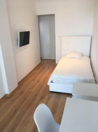 אלמאדה Bedrooms In Modern Guest House מראה חיצוני תמונה
